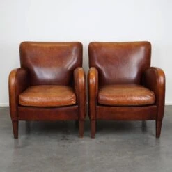 Set Of 2 Subtle Sheepskin Leather Armchairs With A Beautiful Warm Color Scheme -Chairly Shop 002f3d5e 56fd 4073 8590 d0f70b838c98