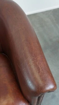 Comfortable Spacious Sheepskin Leather Club Armchair With A Loose Seat Cushion -Chairly Shop 0b67f642 02d9 40cf 837f 96e92bc157a5