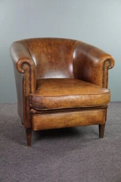 Club Armchair With Patina, Made Of Sheep Leather -Chairly Shop 10d6c594 765c 4e70 884c 1a7f36890737