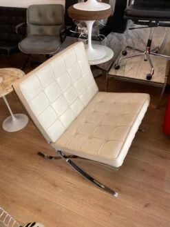 Barcelona Low Chair White Leather Knoll Studio -Chairly Shop 11046b25 3a19 4436 a927 816384b1350e