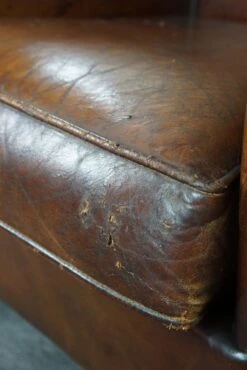 Comfortable And Rugged Vintage Sheepskin Club Armchair With Beautiful Colors -Chairly Shop 17c1b23f 0421 49c3 b4e8 ae4aa68ff966