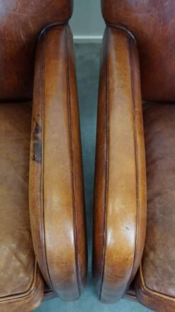 Set Of 2 Subtle Sheepskin Leather Armchairs With A Beautiful Warm Color Scheme -Chairly Shop 195e8b6f 3d84 43c9 9aa3 195ae7cd0497