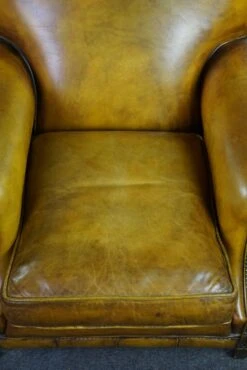 Large Cowhide Armchair On Wheels -Chairly Shop 19ac23e3 04f7 43cd b887 641ff6babdfc