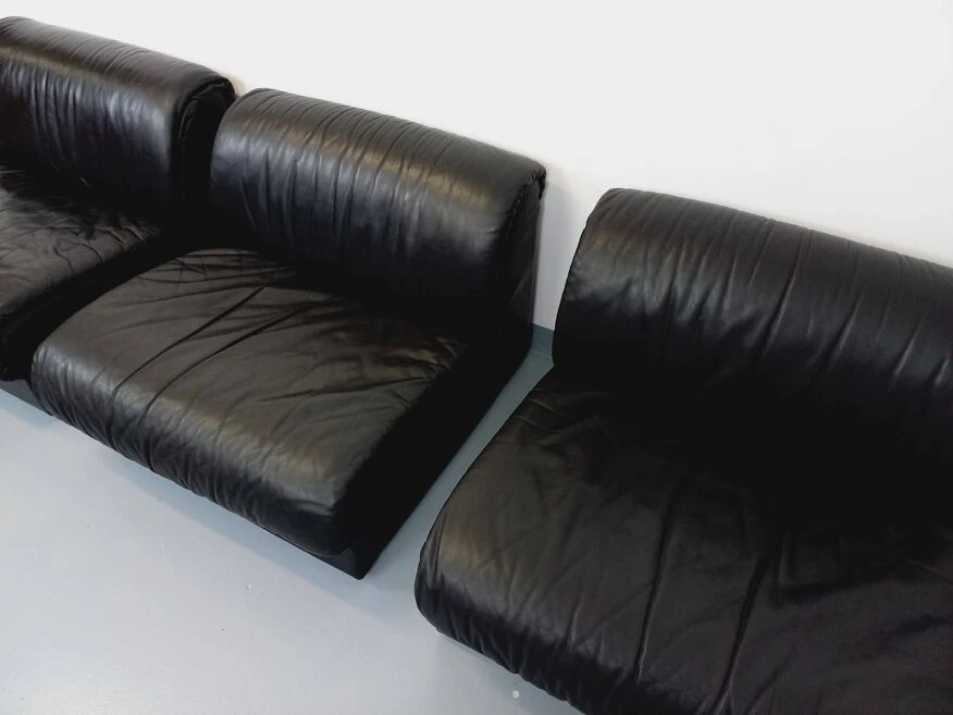 Set Of 3 Vintage Italian Delta Fireside Chairs In Black Leather From The 70s 12 Set Of 3 Vintage Italian Delta Fireside Chairs In Black Leather From The 70s - Image 10
