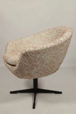 Fauteuil Rétro Vintage Space Age Design Orange Bouclé à Pois 1960 Rénové Chaise De Salon Milieu De Siècle Extraordinaire -Chairly Shop 355ad01e 8215 429f ba4f ec8fa759119f