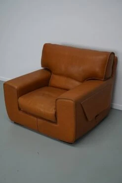 Roche Bobois Club Chair In Tan / Cognac Neck Leather – France, Circa 1980 -Chairly Shop 36f1372c c676 4df0 b5b4 053b8d588154