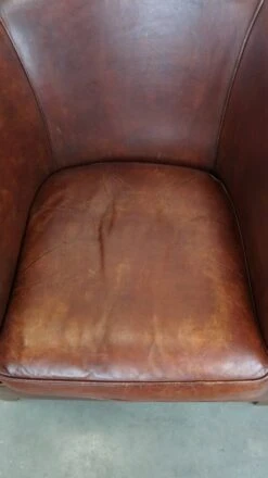 Comfortable Spacious Sheepskin Leather Club Armchair With A Loose Seat Cushion -Chairly Shop 38577795 c09f 4988 9dba 357b76b07965