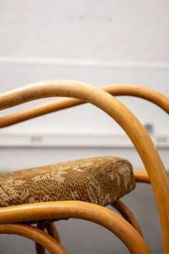 Bentwood Rocking Chair -Chairly Shop 417ecb34 d3a6 4b95 99d4 c4986c9837f0