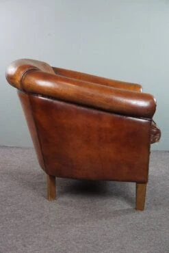 Comfortable And Rugged Vintage Sheepskin Club Armchair With Beautiful Colors -Chairly Shop 41824e42 ea95 4978 af42 8144486a7cb8