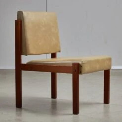 Angular, Teak Wood And Leather Chair With Copper Details, 1970s -Chairly Shop 58af5701 18b9 4b86 b6f9 054f2c24acc7