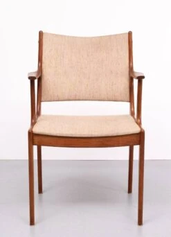 Very Nice Curved Armchair , Design By Johannes Andersen -Chairly Shop 5f9564f9 3e79 42b0 b235 5aeafbac53c4