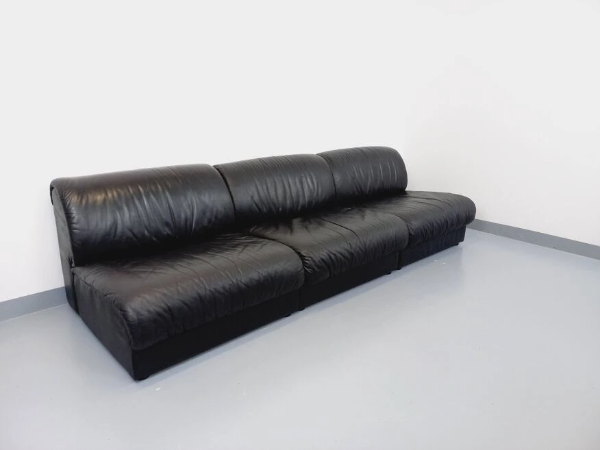 Set Of 3 Vintage Italian Delta Fireside Chairs In Black Leather From The 70s 8 Set Of 3 Vintage Italian Delta Fireside Chairs In Black Leather From The 70s - Image 6