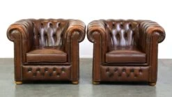 Beautiful Set Of 2 Very Well-maintained Brown Leather Chesterfield Armchairs -Chairly Shop 6f50fc97 bded 46ef ad2e ded0952724cc