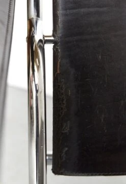 Le Corbusier LC1 "Basculant" Chair For Cassina -Chairly Shop 71ad6cf8 7186 4820 8f4f b254e4a96ce9