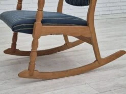 1970s, Danish Design, Oak Wood Rocking Chair With Footstool, Furniture Wool, Original Condition. -Chairly Shop 7b31c27d 55cc 4dfb 88d6 b3f41606d2ea