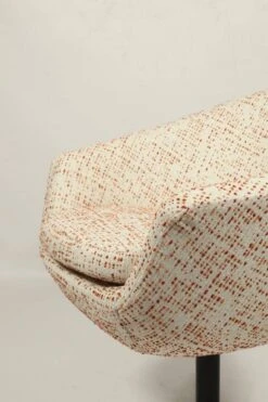 Fauteuil Rétro Vintage Space Age Design Orange Bouclé à Pois 1960 Rénové Chaise De Salon Milieu De Siècle Extraordinaire -Chairly Shop 864e49cb 89ec 4341 b890 0bf139c87628