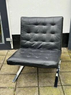 Vintage Leather Chair -Chairly Shop 891f0bee d3f4 4aff ae89 1b52ca6307ce