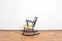 Fauteuil à Bascule Suédois Du Milieu Du Siècle, Années 1960. -Chairly Shop 980cf88c 6fa8 4f4a 8e54 2e9df99aa6fa