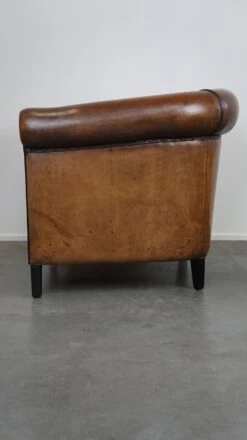 Great Padded Sheepskin Club Chair With An Incredibly Beautiful Appearance -Chairly Shop a55b3980 fa28 4754 a37b 95218db7eac7
