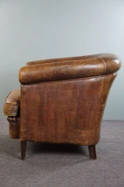 Club Armchair With Patina, Made Of Sheep Leather -Chairly Shop a8950aef b2d8 4edf 8834 d0d68fe66469