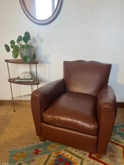 Vintage Club Chair In Faux Leather -Chairly Shop ac804069 d6ec 4697 996e 5730fffe7ad6