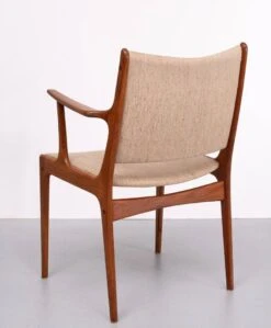 Very Nice Curved Armchair , Design By Johannes Andersen -Chairly Shop be144725 c8d4 4172 a732 a9d53ec1d122