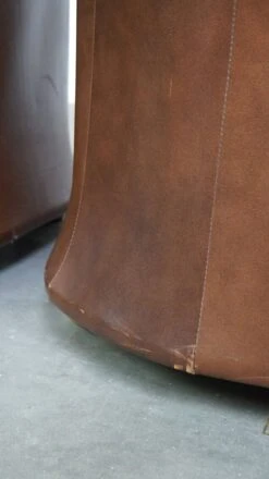 Beautiful Set Of 2 Very Well-maintained Brown Leather Chesterfield Armchairs -Chairly Shop c00c834d 4731 4a4f 832e 2cf511024239