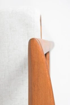 Fauteuil Scandinave Restauré Avec Repose-pieds, Icône Des Années 60, Tissu Marron, Teck -Chairly Shop c85a8a4a af55 45e9 b37d ded1c275f4ca