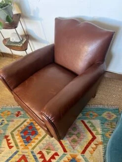 Vintage Club Chair In Faux Leather -Chairly Shop d88dff4d 0c2e 49be 8a15 e03130c14da7