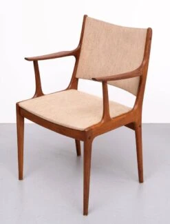 Very Nice Curved Armchair , Design By Johannes Andersen -Chairly Shop e4b772b4 f92f 4549 b5a7 f9e259ce0ad2