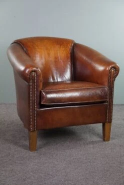 Comfortable And Rugged Vintage Sheepskin Club Armchair With Beautiful Colors -Chairly Shop f15834d7 1035 47b3 a7ad da078e85f001